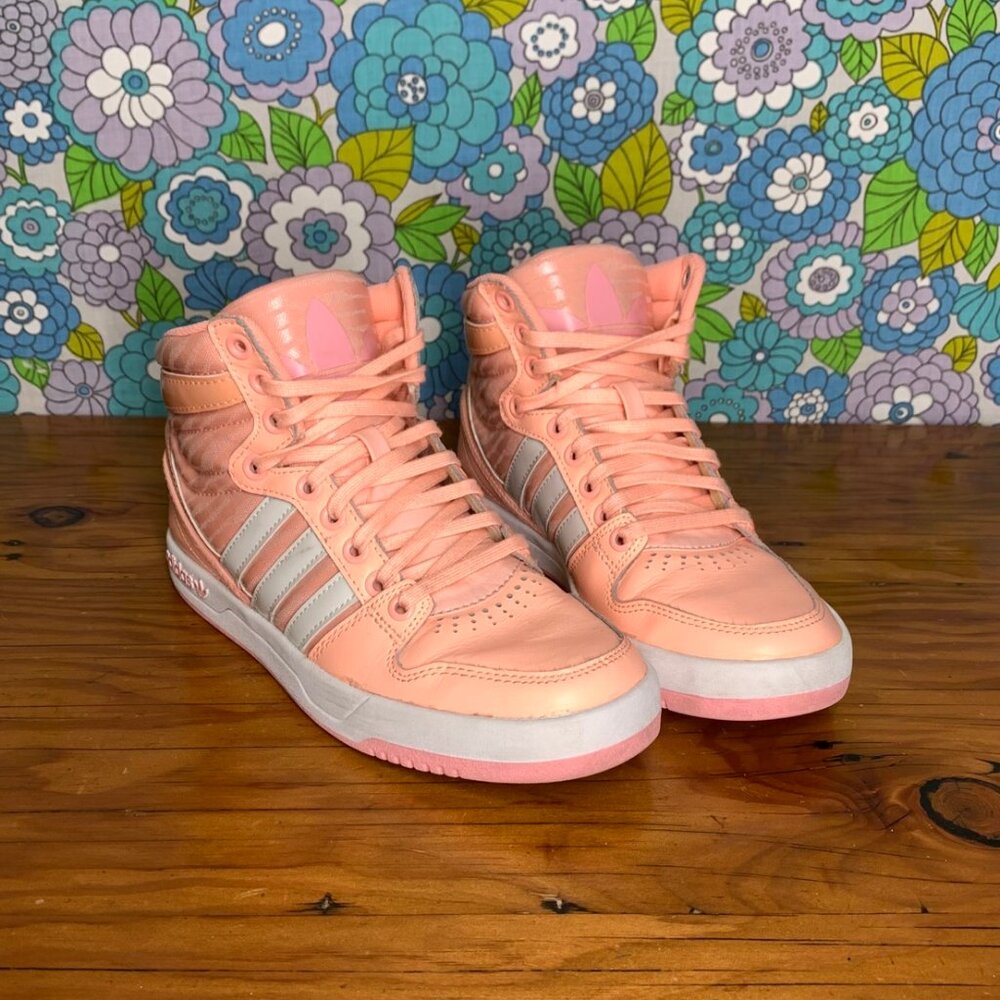 Adidas Originals Mids Court Attitude Coral/White Glow Size: 6.5